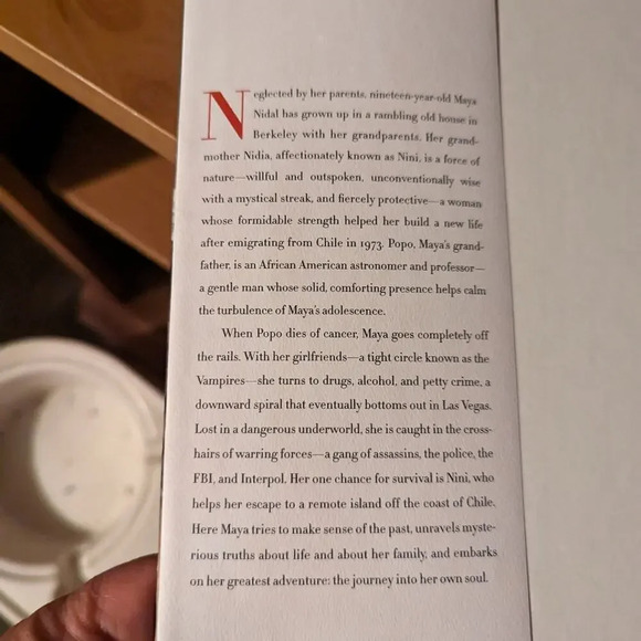 Maya's Notebook by Isabel Allende - Picture 2 of 2